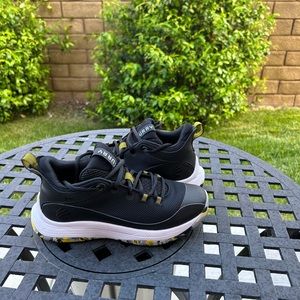 UA 3Z5 CURRY SIZE 6